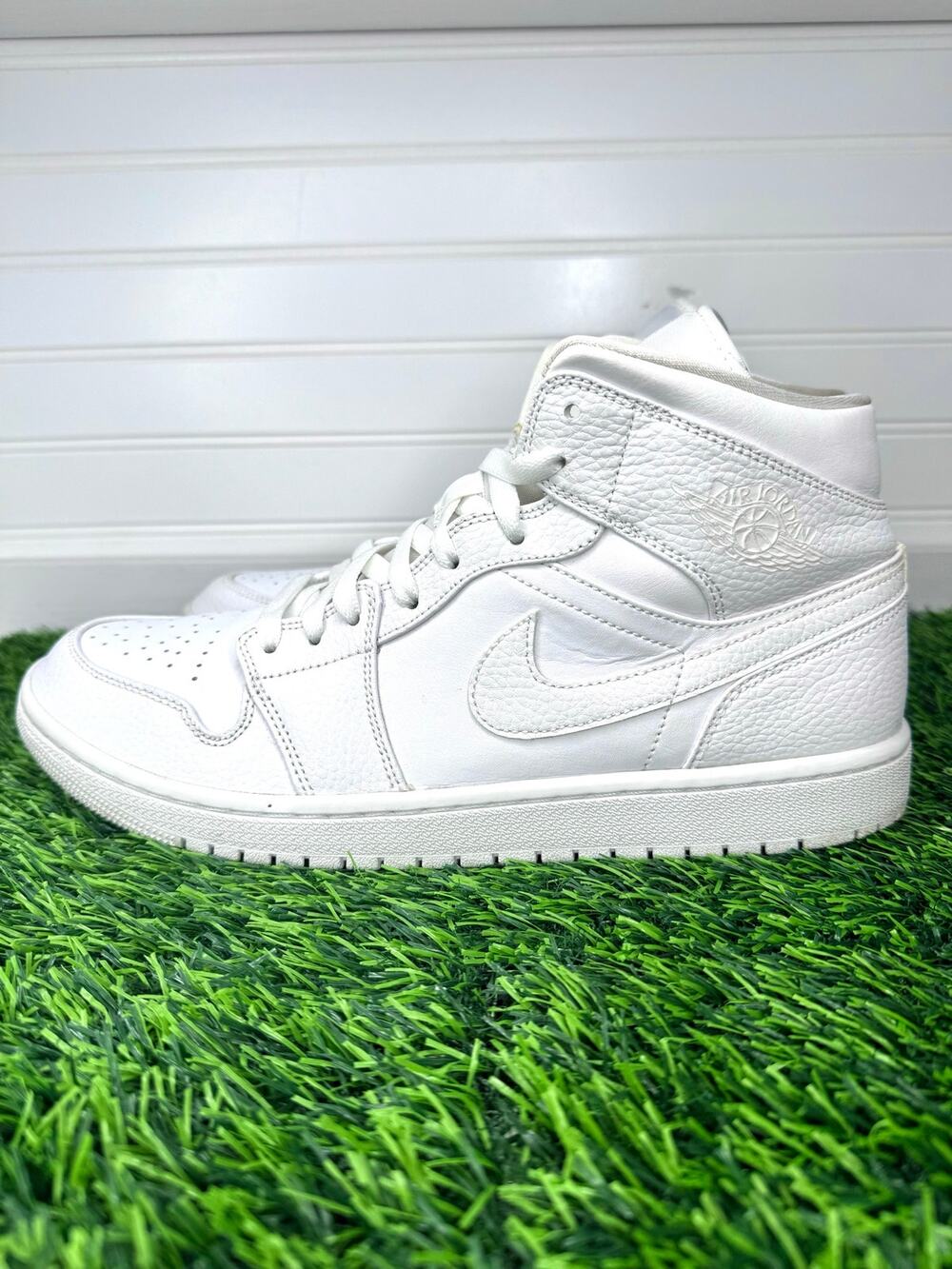 Air Jordan 1 Mid Triple White Men’s 11.5 554724-130 OG Box